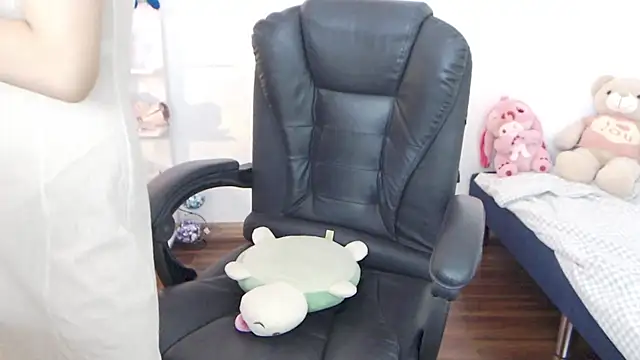 Snapshot of Suzie_Wet_Cave chatting on 10.01.25 Suzie Wet Cave online show from 10.01.25