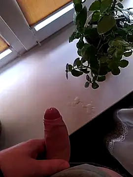 Snapshot of Mumuska chatting on 10.18.25 Mumuska online show from 10.18.25