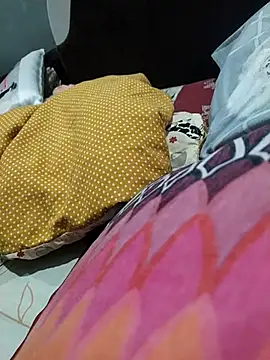 Snapshot of Mumuska chatting on 11.03.25 Mumuska online show from 11.03.25