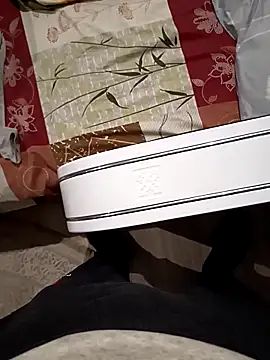 Snapshot of Mumuska chatting on 11.29.25 Mumuska online show from 11.29.25