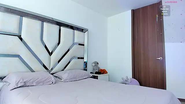 Michelle Ferrerr online show from 12.03.25