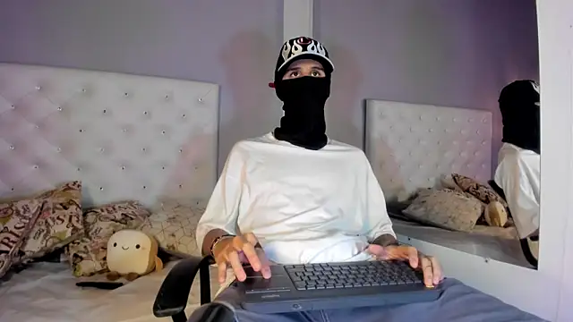 Snapshot of _realwav chatting on 02.04.26 realwav online show from 02.04.26