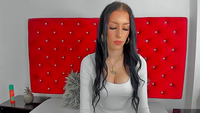 Snapshot of PleasureJasmine chatting on 11.19.25 PleasureJasmine online show from 11.19.25