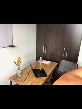 Snapshot of andyzuzka chatting on 02.15.26 andyzuzka online show from 02.15.26