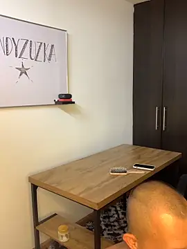 Snapshot of andyzuzka chatting on 02.25.26 andyzuzka online show from 02.25.26