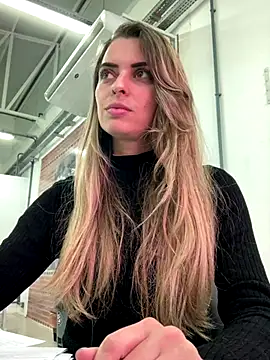 Snapshot of SweetGraciosa chatting on 10.10.25 SweetGraciosa online show from 10.10.25