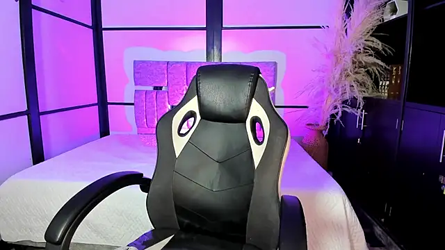 NahomiRichards  online show from 08.01.26