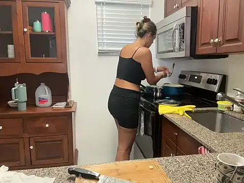 Snapshot of prettyykitty22 chatting on 10.05.25 prettyykitty22 online show from 10.05.25