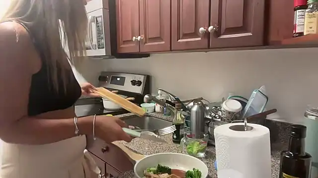 Snapshot of prettyykitty22 chatting on 11.11.25 prettyykitty22 online show from 11.11.25