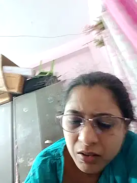 Snapshot of thanusi_2 chatting on 09.29.25 thanusi 2 online show from 09.29.25