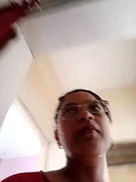 Snapshot of thanusi_2 chatting on 10.31.25 thanusi 2 online show from 10.31.25