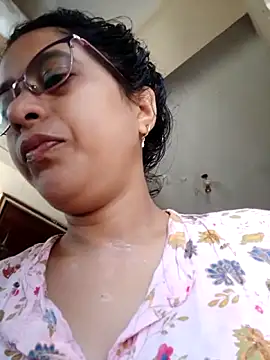 Snapshot of thanusi_2 chatting on 11.20.25 thanusi 2 online show from 11.20.25