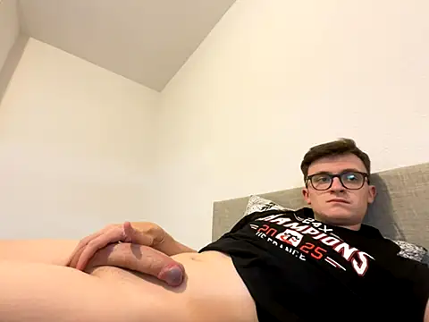 Snapshot of Eternelfrisson chatting on 09.27.25 Eternelfrisson online show from 09.27.25