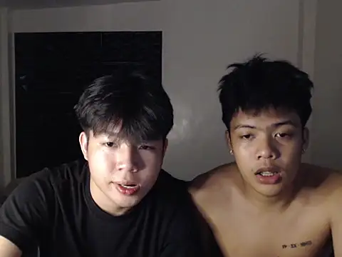 Snapshot of koreanhottie chatting on 10.13.25 koreanhottie online show from 10.13.25