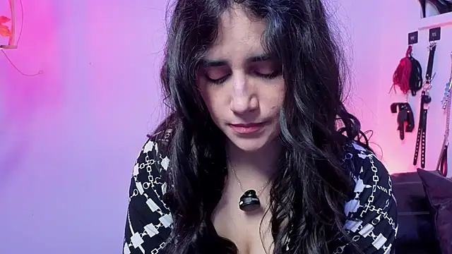 Snapshot of elowen_halley1 chatting on 02.17.26 elowen halley1 online show from 02.17.26