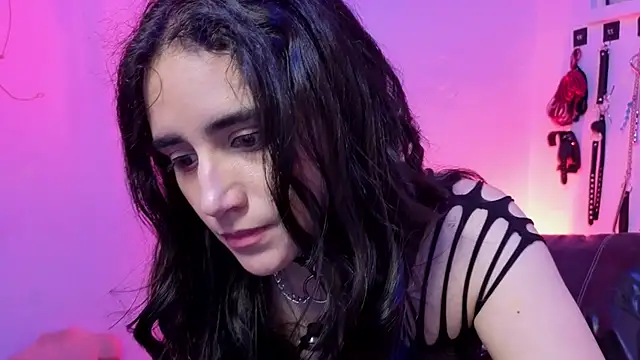 Snapshot of elowen_halley1 chatting on 02.18.26 elowen halley1 online show from 02.18.26