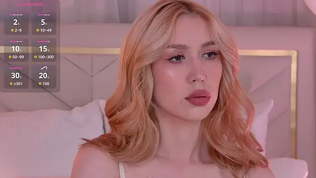 Snapshot of VelvetHell chatting on 09.15.25 VelvetHell online show from 09.15.25