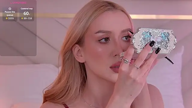 Snapshot of VelvetHell chatting on 09.20.25 VelvetHell online show from 09.20.25