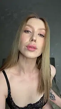 Snapshot of VelvetHell chatting on 11.22.25 VelvetHell online show from 11.22.25