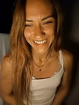 Snapshot of SlimBellaa chatting on 09.11.25 SlimBellaa online show from 09.11.25