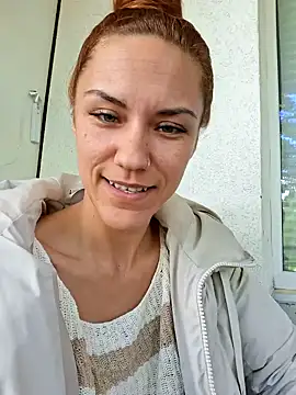 Snapshot of SlimBellaa chatting on 09.30.25 SlimBellaa online show from 09.30.25