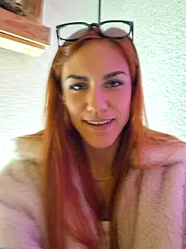 Snapshot of SlimBellaa chatting on 10.22.25 SlimBellaa online show from 10.22.25