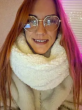 Snapshot of SlimBellaa chatting on 10.28.25 SlimBellaa online show from 10.28.25