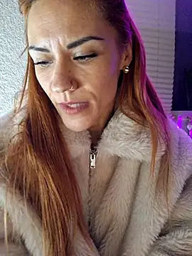 Snapshot of SlimBellaa chatting on 11.14.25 SlimBellaa online show from 11.14.25