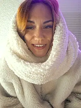 Snapshot of SlimBellaa chatting on 11.22.25 SlimBellaa online show from 11.22.25