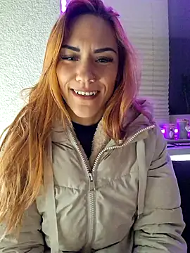 Snapshot of SlimBellaa chatting on 11.28.25 SlimBellaa online show from 11.28.25