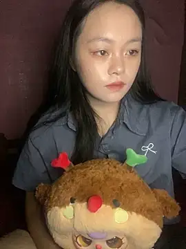 Snapshot of Julia-Elsa chatting on 09.12.25 Julia-Elsa online show from 09.12.25