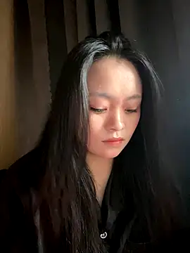 Snapshot of Julia-Elsa chatting on 09.26.25 Julia-Elsa online show from 09.26.25