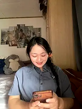 Snapshot of Julia-Elsa chatting on 09.27.25 Julia-Elsa online show from 09.27.25