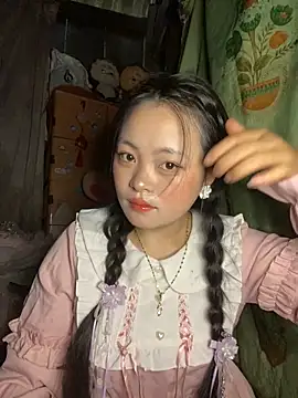 Snapshot of Julia-Elsa chatting on 10.01.25 Julia-Elsa online show from 10.01.25