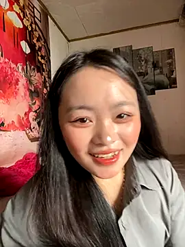 Snapshot of Julia-Elsa chatting on 10.07.25 Julia-Elsa online show from 10.07.25