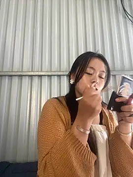 Snapshot of Julia-Elsa chatting on 10.18.25 Julia-Elsa online show from 10.18.25