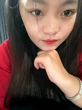 Snapshot of Julia-Elsa chatting on 11.14.25 Julia-Elsa online show from 11.14.25