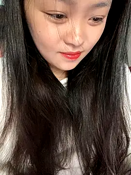 Snapshot of Julia-Elsa chatting on 12.05.25 Julia-Elsa online show from 12.05.25