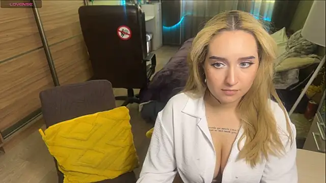 Snapshot of xxx_sandra_ chatting on 06.22.26 xxx sandra online show from 06.22.26