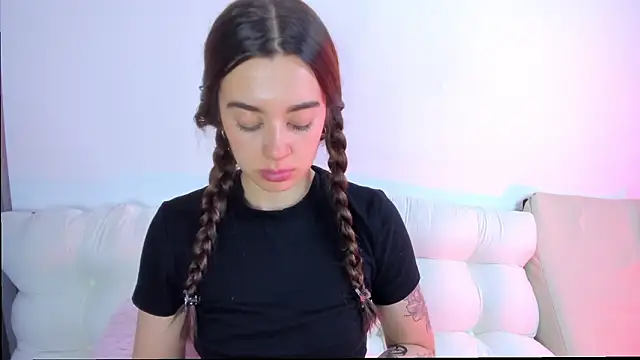 Snapshot of MissLana77 chatting on 02.08.26 MissLana77 online show from 02.08.26