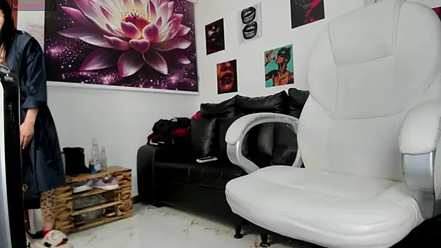 lycoris 19 online show from 10.21.25