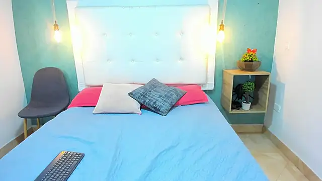 Snapshot of Heidy_milf chatting on 11.15.25 Heidy milf online show from 11.15.25