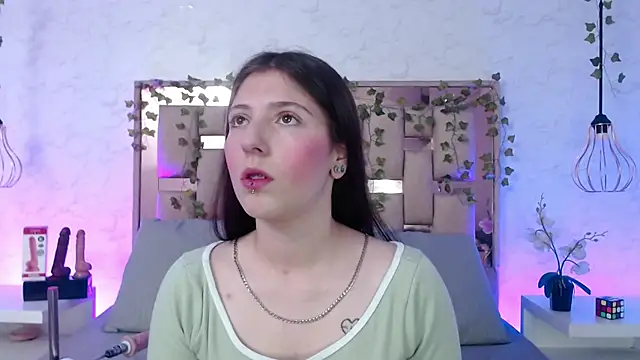 Snapshot of ScarlettRox chatting on 09.12.25 ScarlettRox online show from 09.12.25