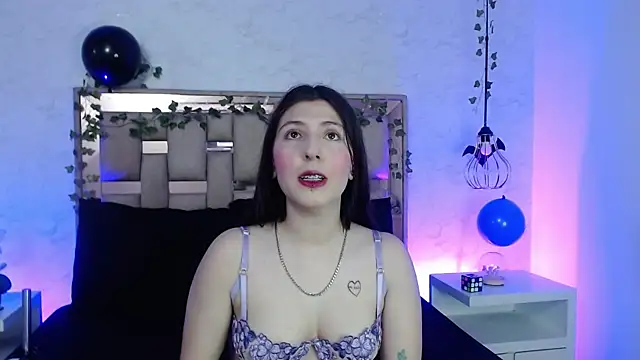 Snapshot of ScarlettRox chatting on 11.12.25 ScarlettRox online show from 11.12.25