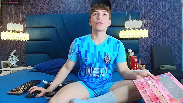 TaylerWhite online show from 01.08.26