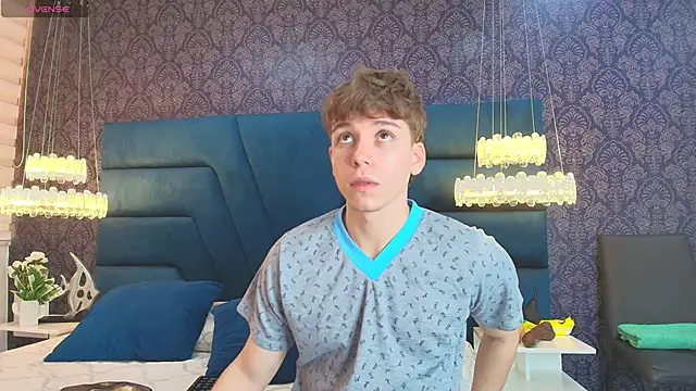 TaylerWhite online show from 01.10.26