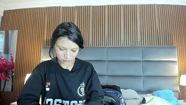 Sophie Calloway online show from 09.22.25