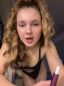 Snapshot of Emaline_Fane chatting on 03.16.26 Emaline Fane online show from 03.16.26