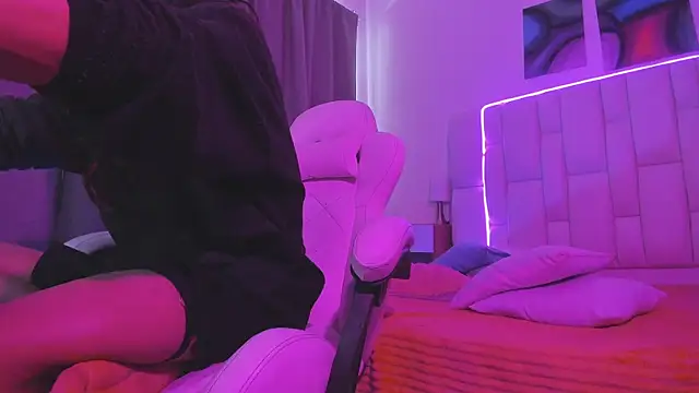 MilkWhore1 online show from 03.31.26