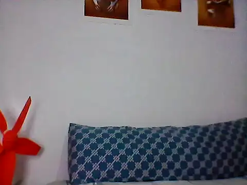 nhayasquirt online show from 10.14.25